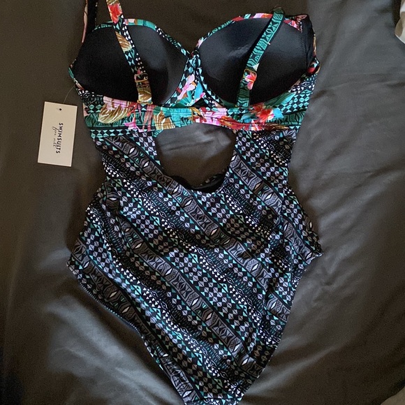 One piece bathing suit - Picture 4 of 4